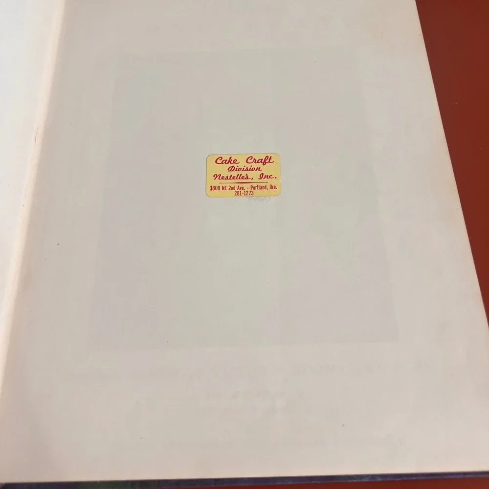Wilton's Wonderland of‎ Cake Decorating 1968 5th Edition Hardcover Cookbook